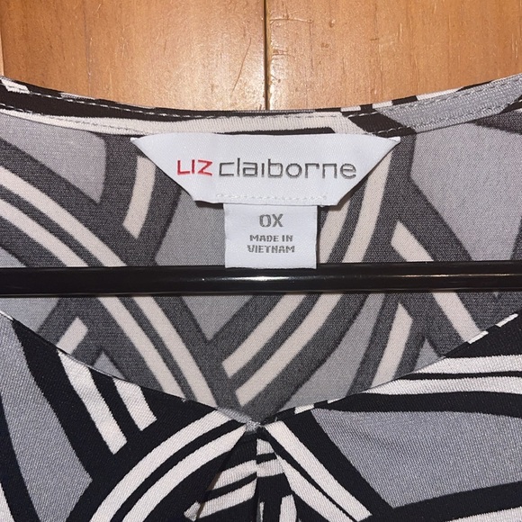Liz Claiborne top - side OX. Brand new with tag. Never been worn. Soft - Picture 2 of 5